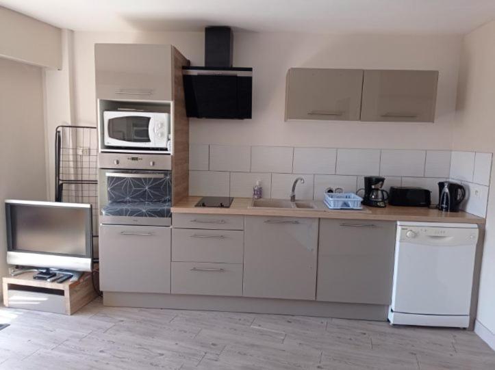 Charmant Studio Fonctionnel Avenue Des Allies Cavalaire-sur-Mer Ngoại thất bức ảnh